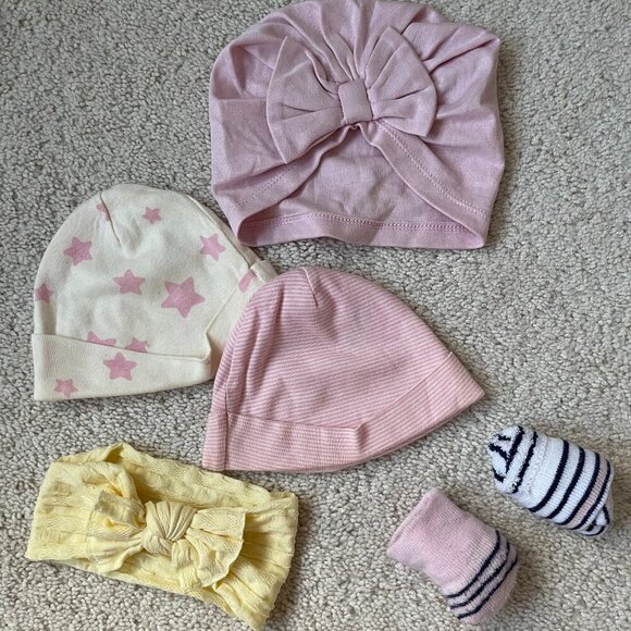 Baby Girl hat and sock set - Picture 1 of 1
